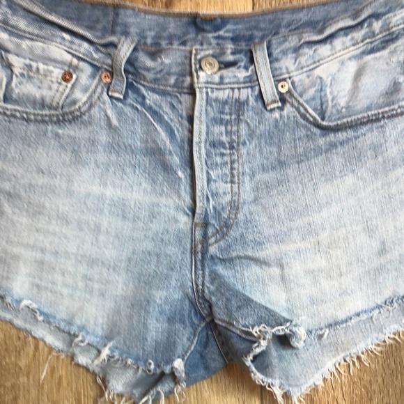 Levi’s Light Wash Jean Shorts Size 26 - Picture 3 of 6
